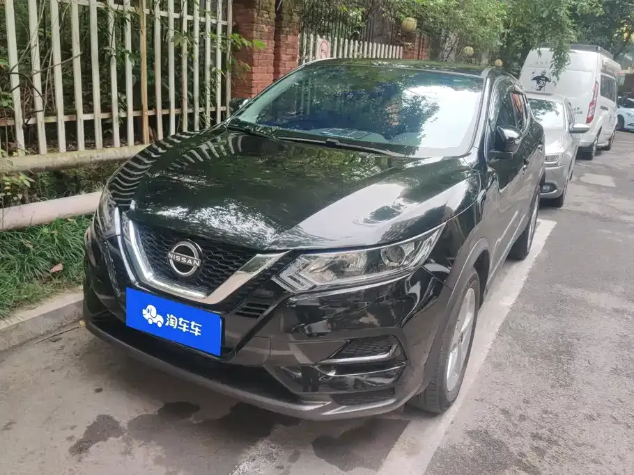 Nissan Qashqai — фото 1