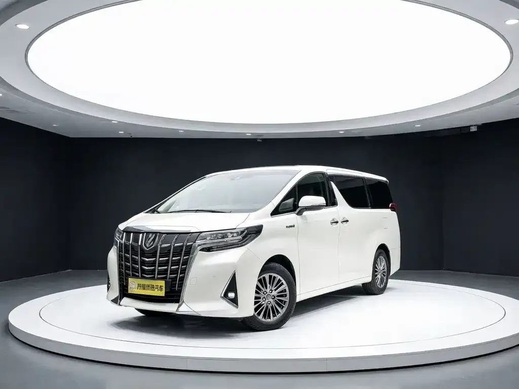 Toyota Alphard — фото 1