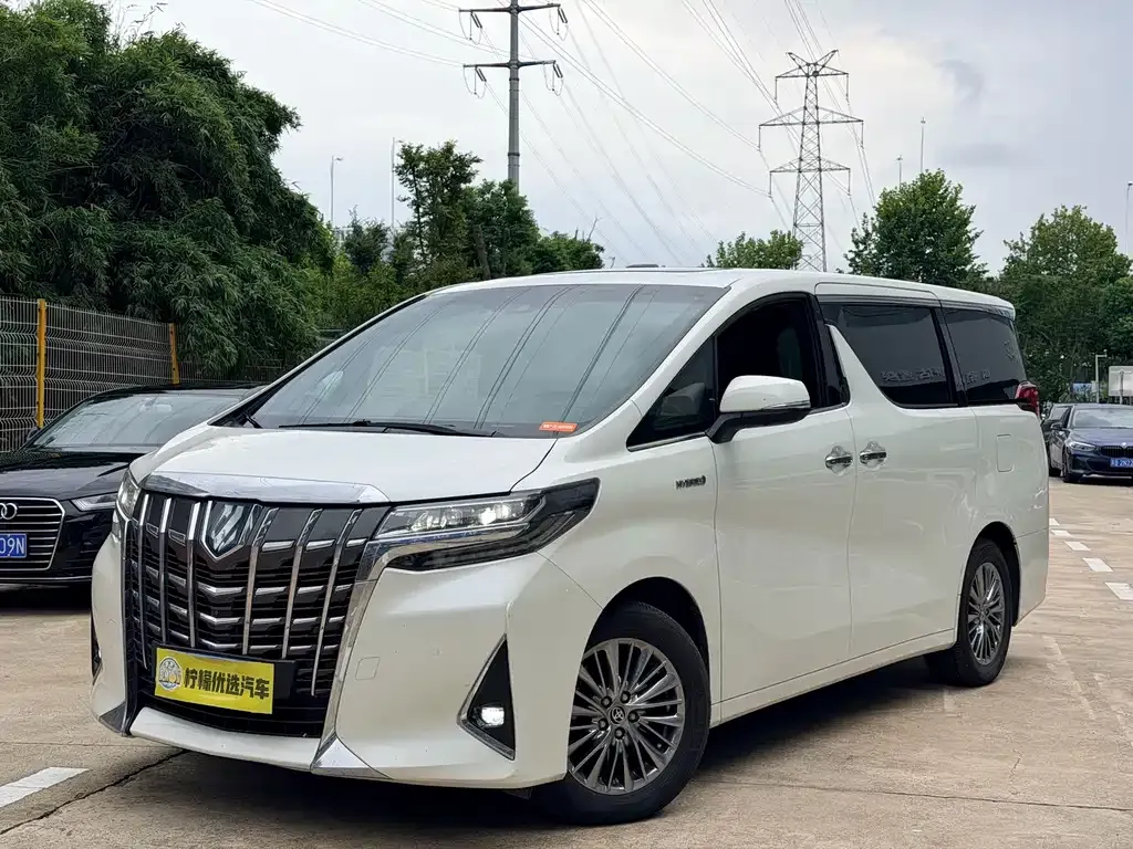 Toyota Alphard — фото 4