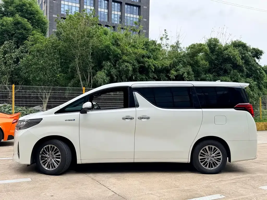 Toyota Alphard — фото 5