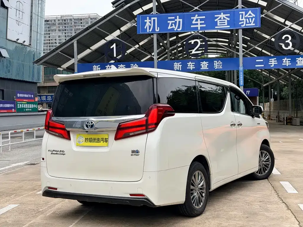 Toyota Alphard — фото 7
