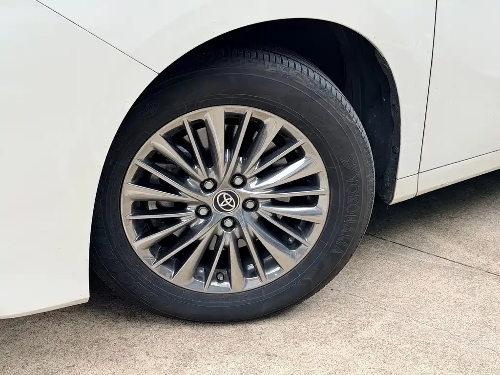Toyota Alphard — фото 8