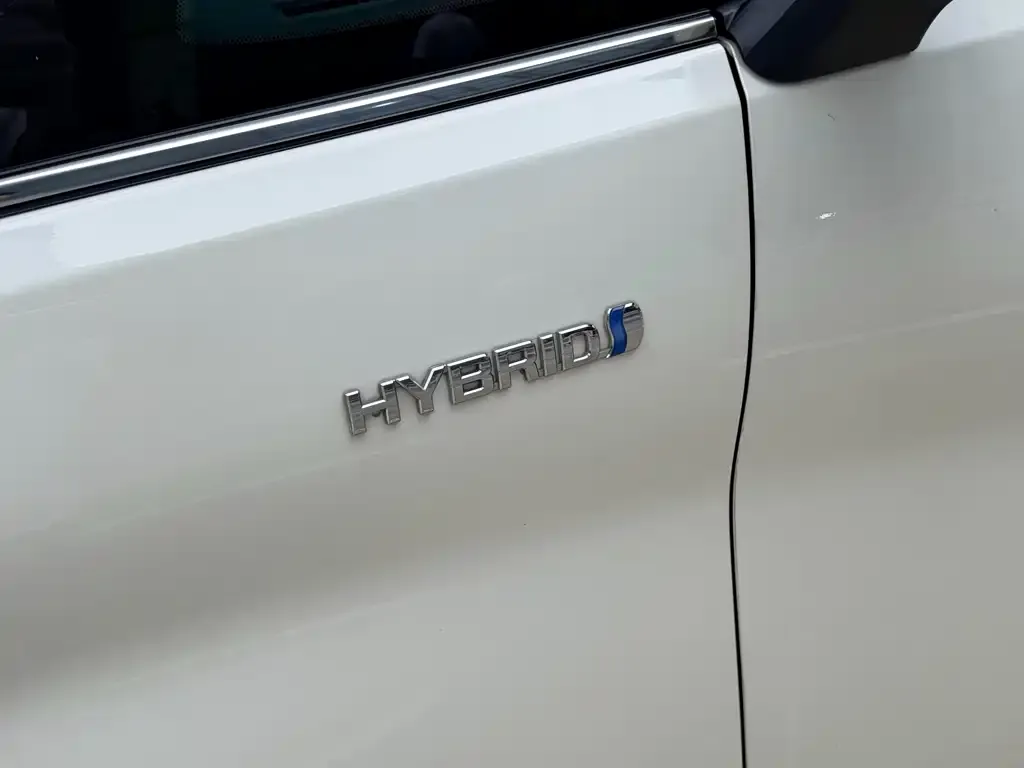 Toyota Alphard — фото 2