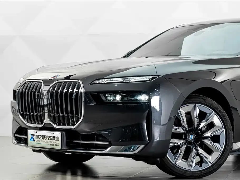 BMW i7 — фото 8