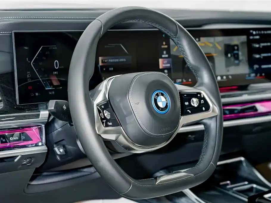 BMW i7 — фото 10