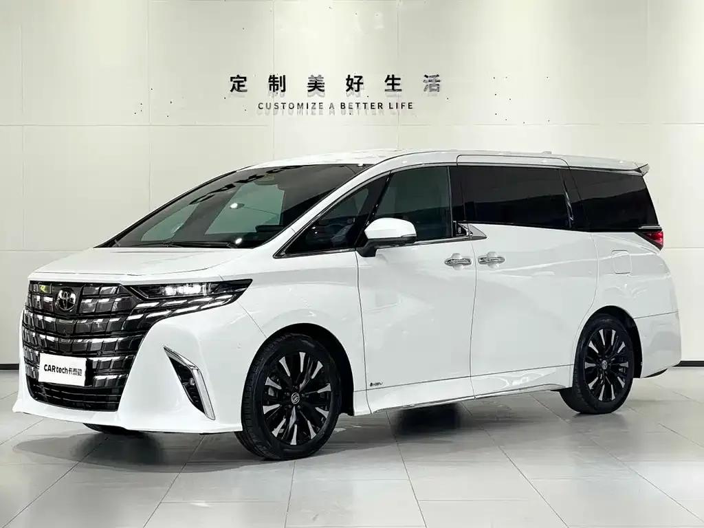 Toyota Alphard — фото 1