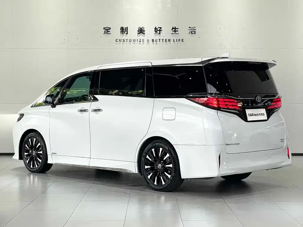 Toyota Alphard — фото 4