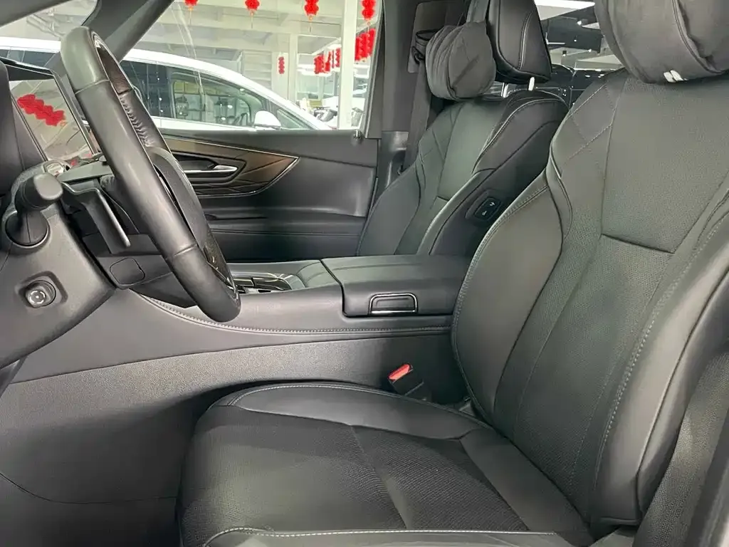 Toyota Alphard — фото 7