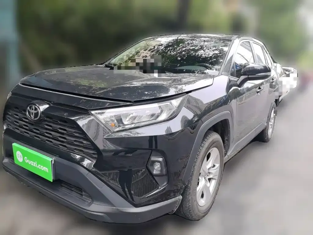 Toyota RAV4 — фото 1