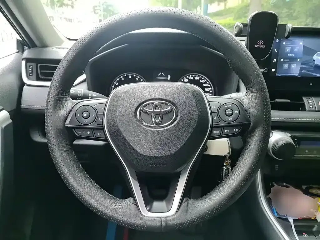 Toyota RAV4 — фото 8