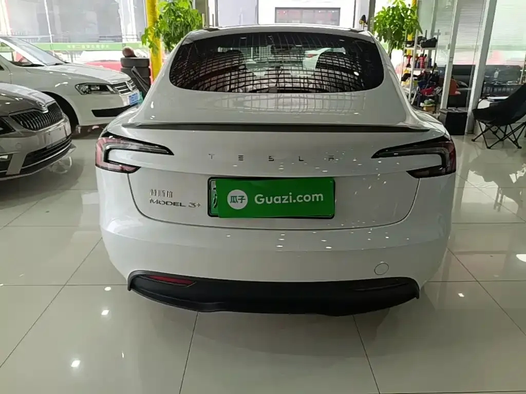 Tesla Model 3 — фото 10