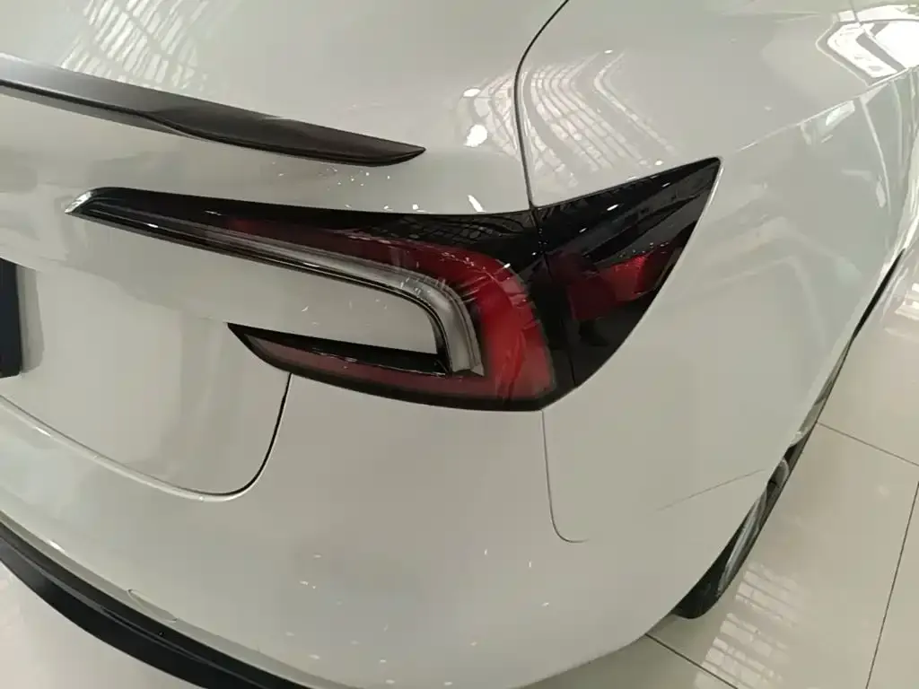 Tesla Model 3 — фото 3