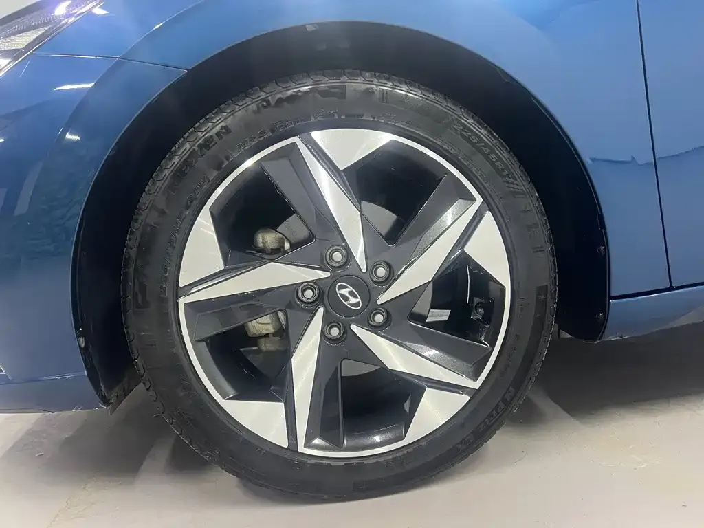 Hyundai Elantra — фото 3