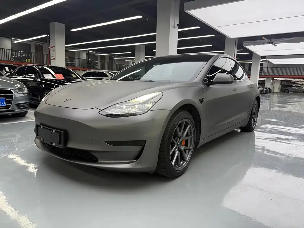 Tesla Model 3 — фото 1