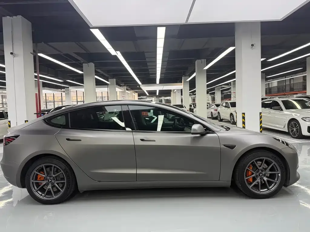 Tesla Model 3 — фото 9
