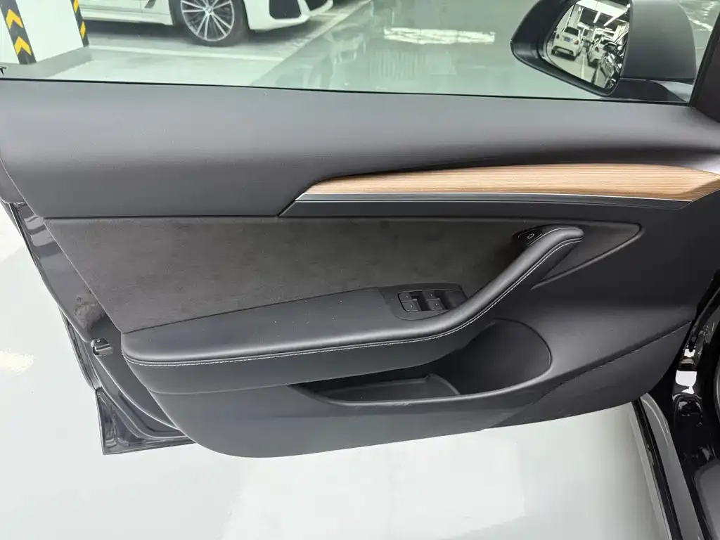 Tesla Model 3 — фото 4