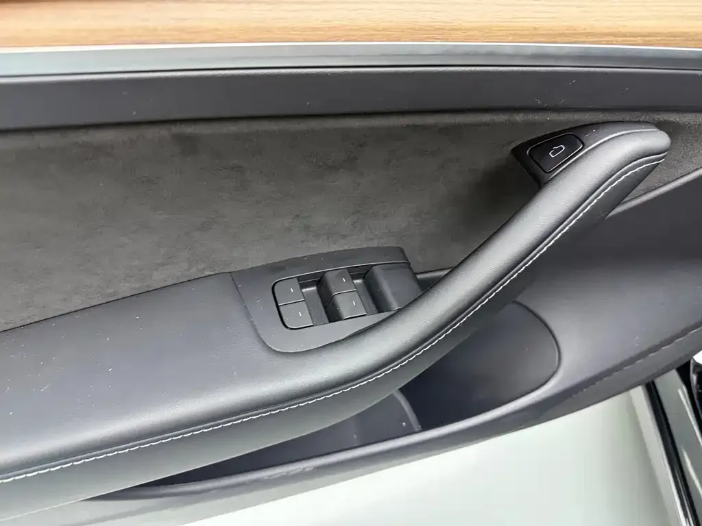 Tesla Model 3 — фото 3