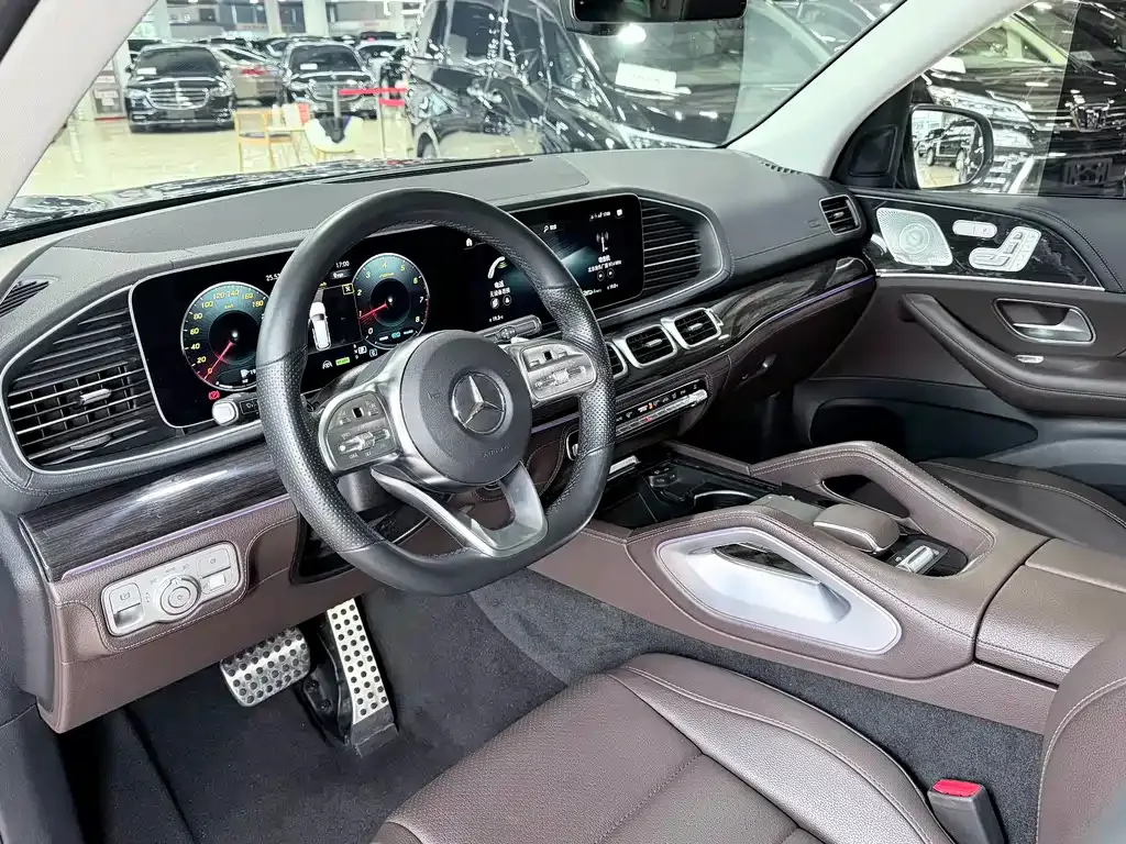 Mercedes-Benz GLS — фото 6