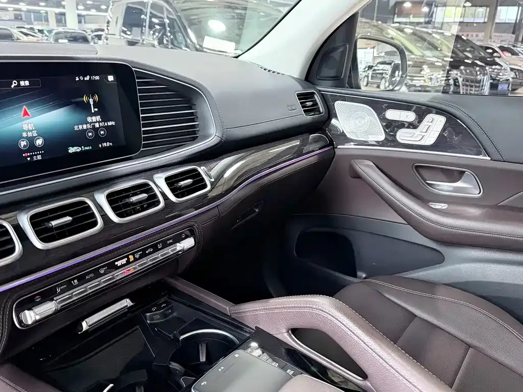 Mercedes-Benz GLS — фото 10