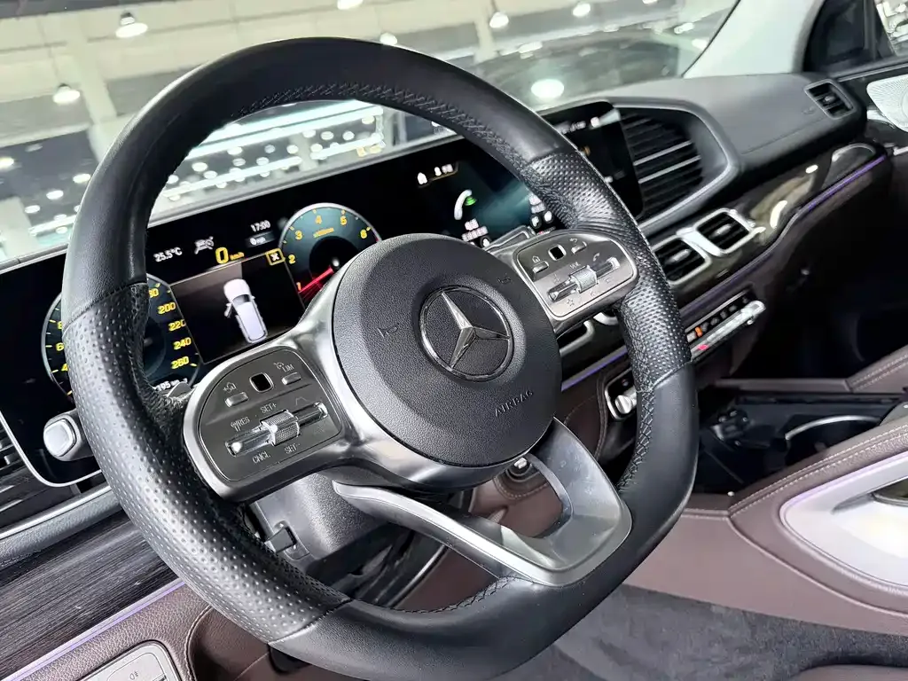 Mercedes-Benz GLS — фото 5