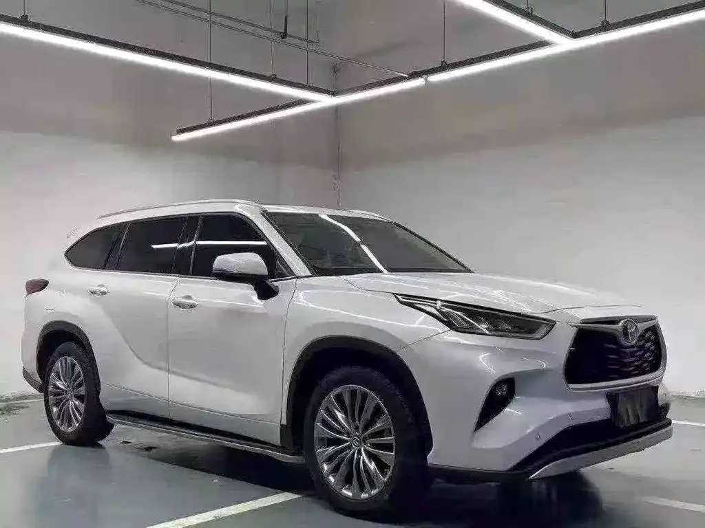 Toyota Highlander — фото 1