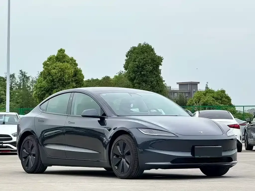 Tesla Model 3 — фото 4