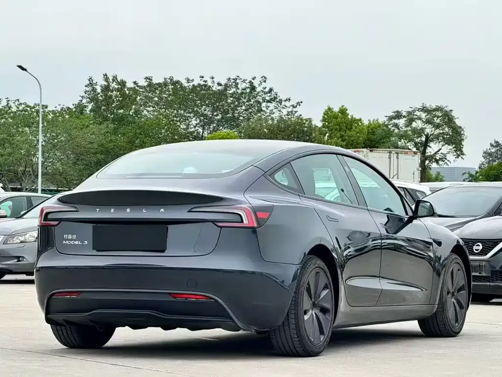 Tesla Model 3 — фото 10