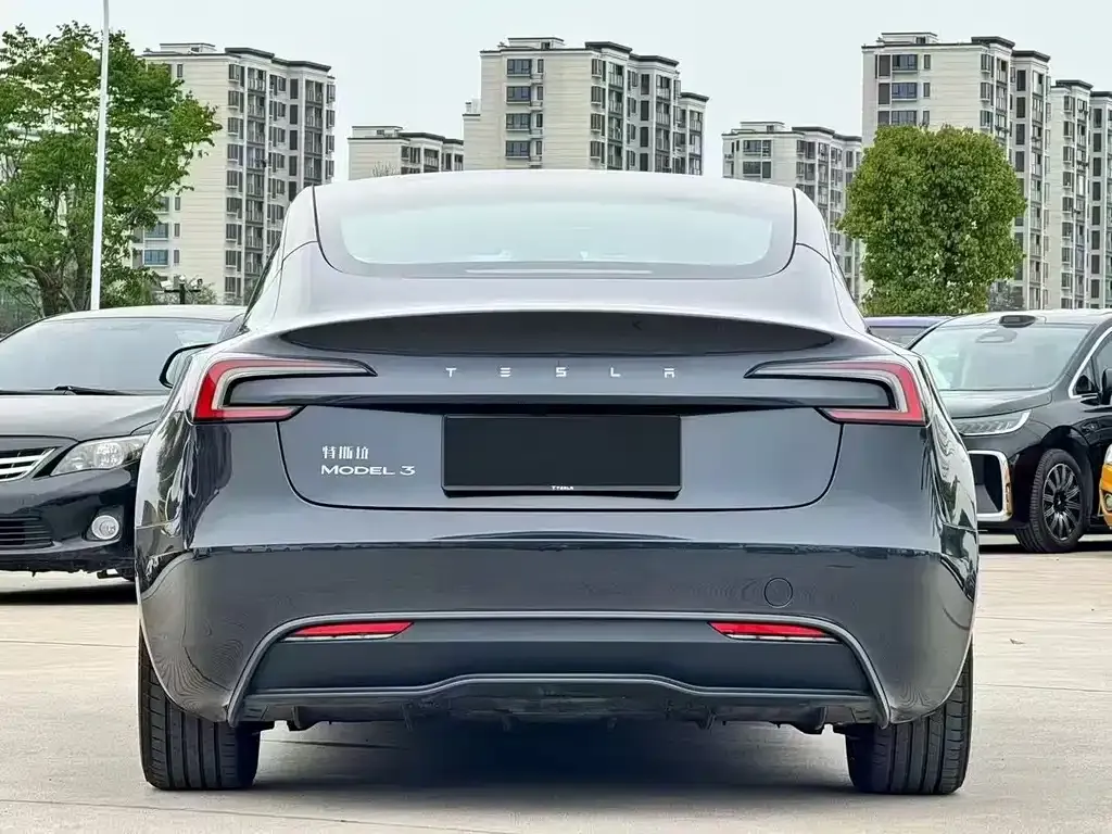 Tesla Model 3 — фото 7