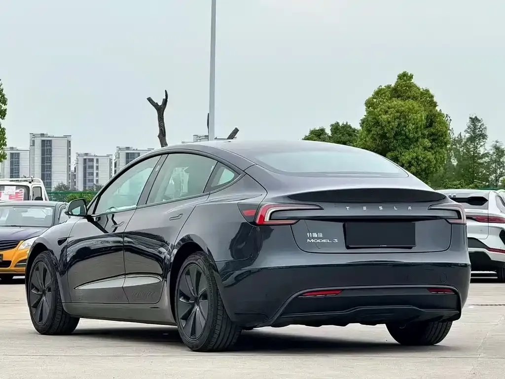 Tesla Model 3 — фото 5