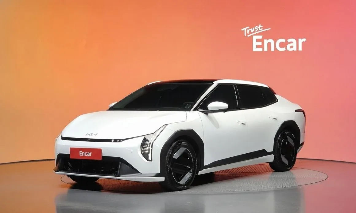 Kia EV4 — фото 1
