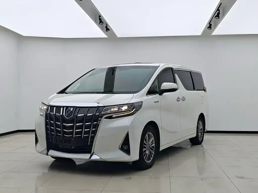Toyota Alphard — фото 1