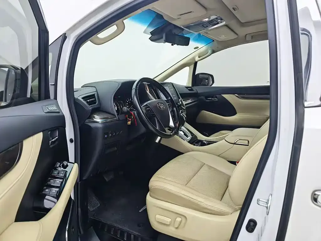 Toyota Alphard — фото 5