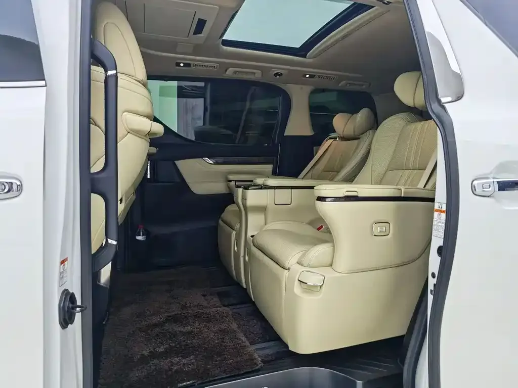 Toyota Alphard — фото 6