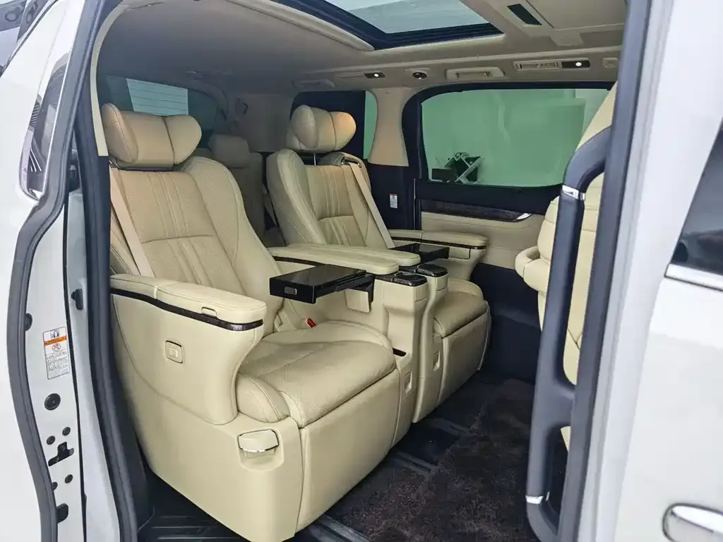 Toyota Alphard — фото 4