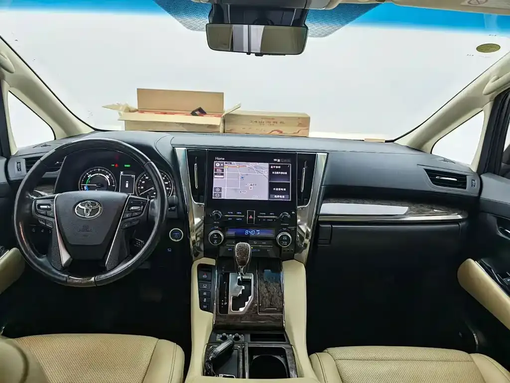 Toyota Alphard — фото 9