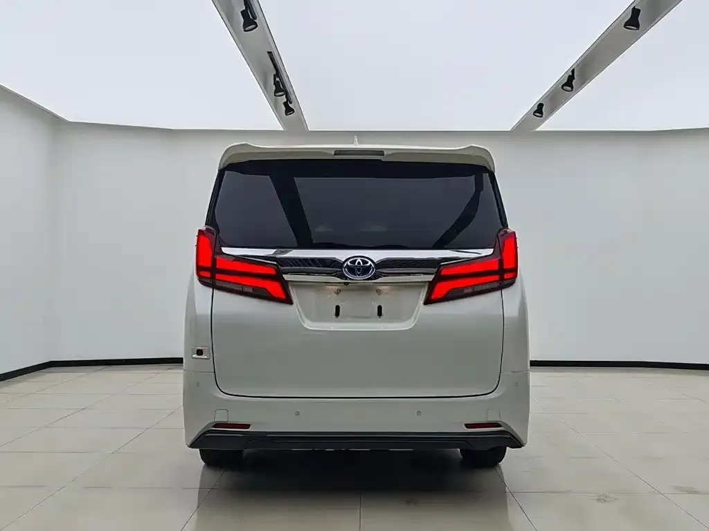 Toyota Alphard — фото 7
