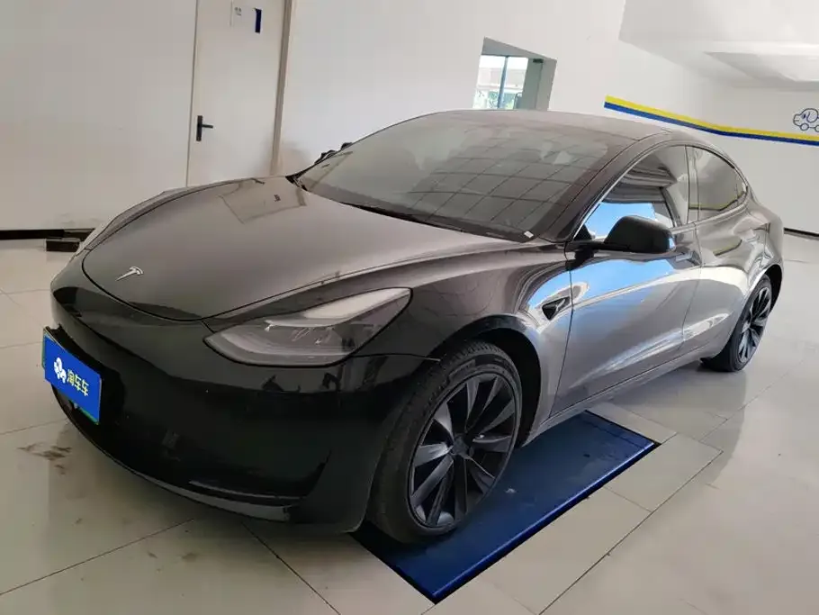 Tesla Model 3 — фото 1