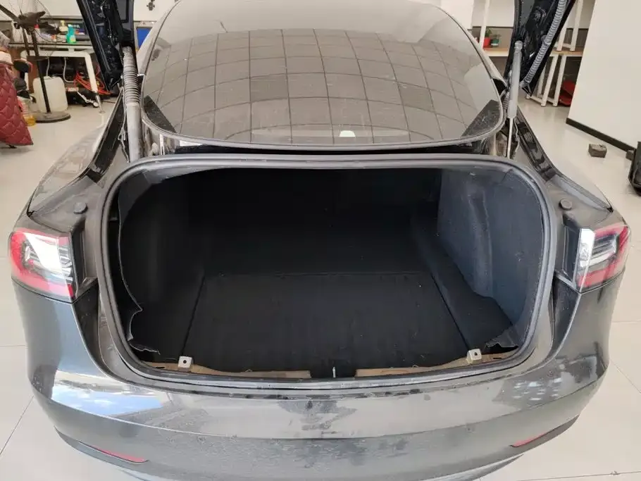Tesla Model 3 — фото 9