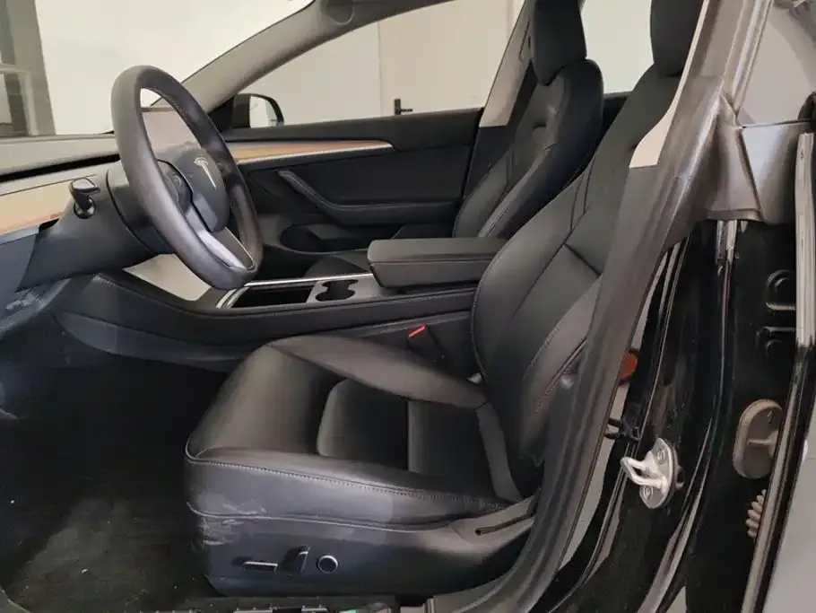 Tesla Model 3 — фото 4