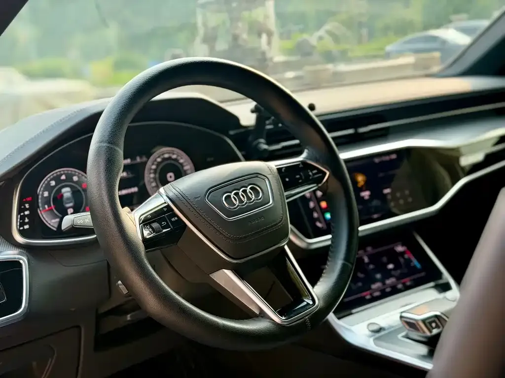 Audi A6L — фото 10