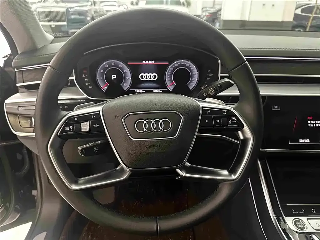 Audi A8 — фото 6