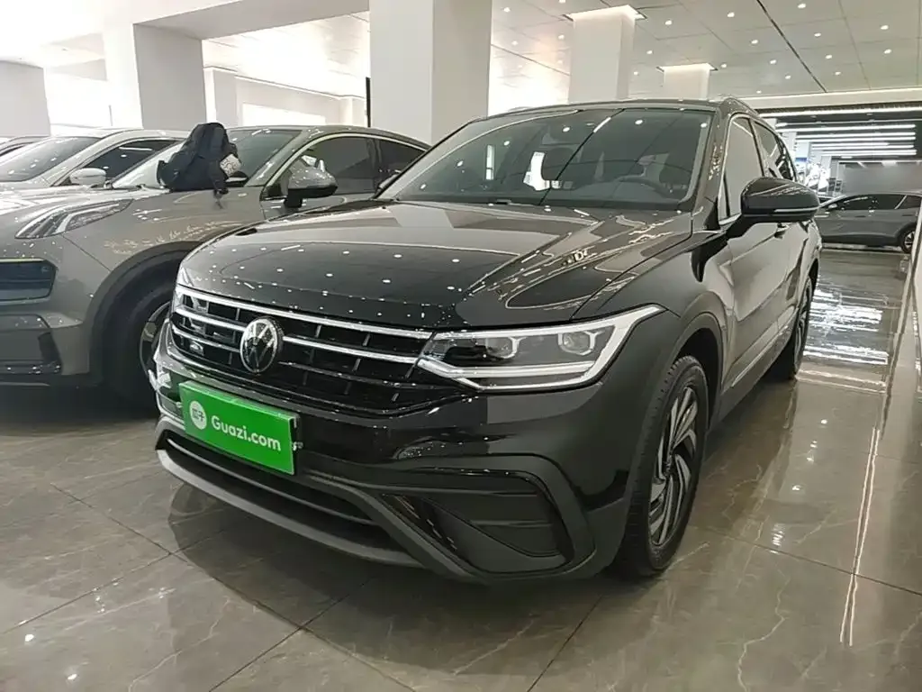 Volkswagen Tiguan L — фото 1