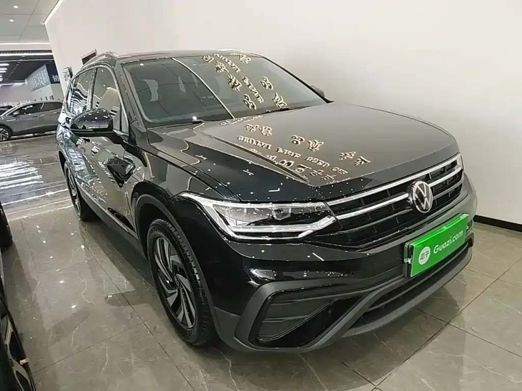 Volkswagen Tiguan L — фото 8