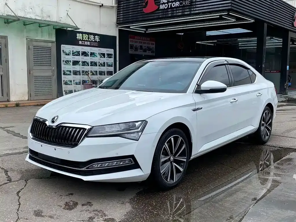 Skoda Superb — фото 1
