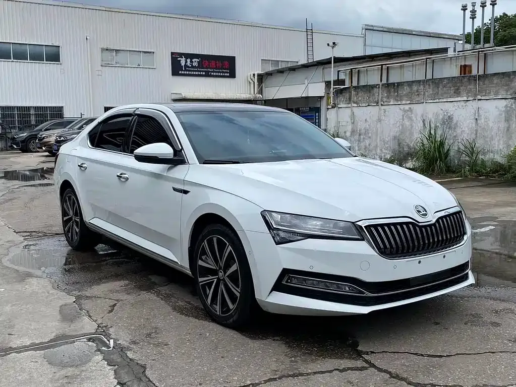 Skoda Superb — фото 6