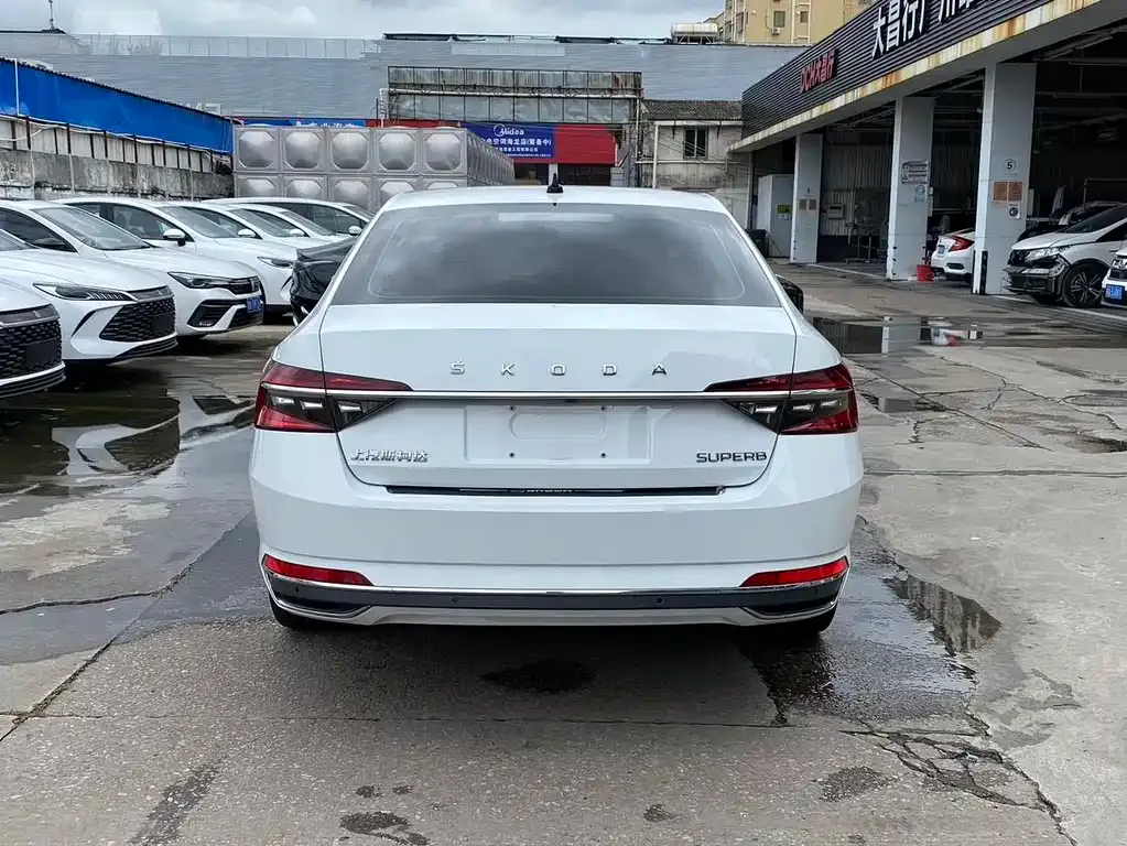 Skoda Superb — фото 7