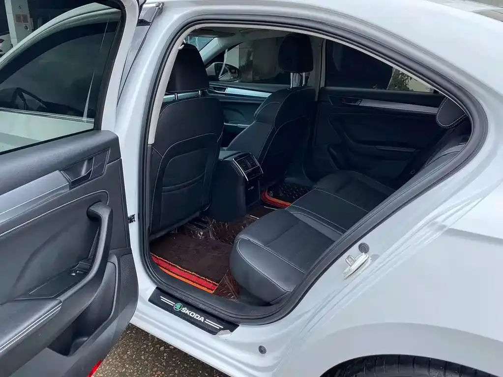 Skoda Superb — фото 5