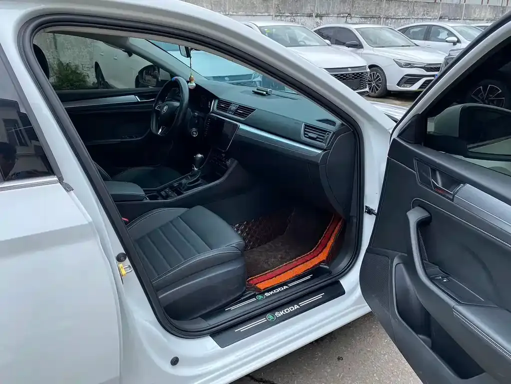 Skoda Superb — фото 4