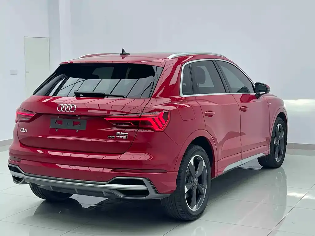 Audi Q3 — фото 7