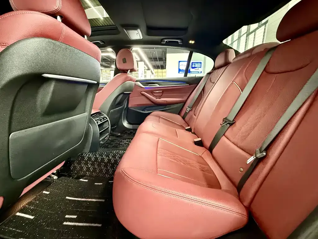 BMW 5 Series — фото 10